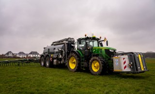 SyreN-systeem van Vogelsang om mest aan te zuren vlak voor toediening.