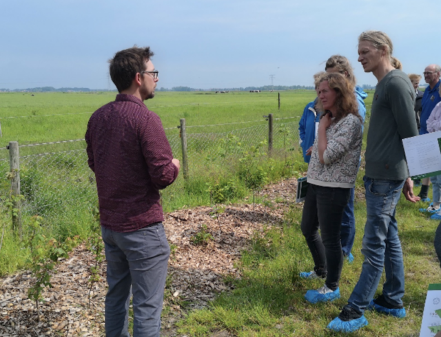 Onderzoeker Andrew Dawson legt uit welke overwegingen er spelen bij het ontwerp en aanleg van een voederhaag. Onderzoeker Andrew Dawson legt uit welke overwegingen er spelen bij het ontwerp en aanleg van een voederhaag.