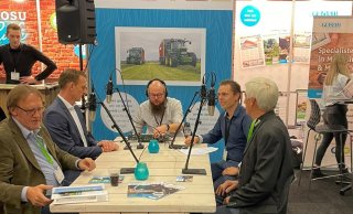 Herman Krebbers van Bemest op z’n Best is in het dagelijks leven ook werkzaam voor Delphy. Hij is gespecialiseerd op het gebied van precisielandbouw, mechanisatie en mesttechniek. Peter Arkenbout van Yara deelt zijn expertise vanuit het oogpunt van de kunstmestfabrikant en Bert Ebbekink van Slootsmid Mesttechniek deelt voornamelijk kennis over alternatieve bemestingsmethoden en aanwendtechnieken om de impact op het milieu te verkleinen.